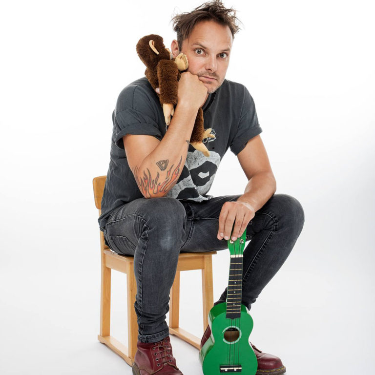 28. September 2019<br/> Dominic Deville – Pogo im Kindergarten